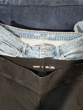 2 Pairs Old Navy Women's Jeans  Size 14